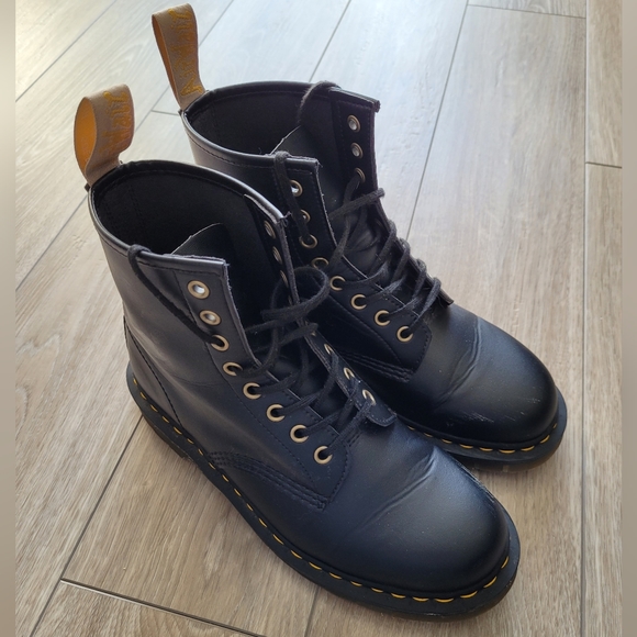 Dr. Martens Lace up boot - Picture 2 of 3